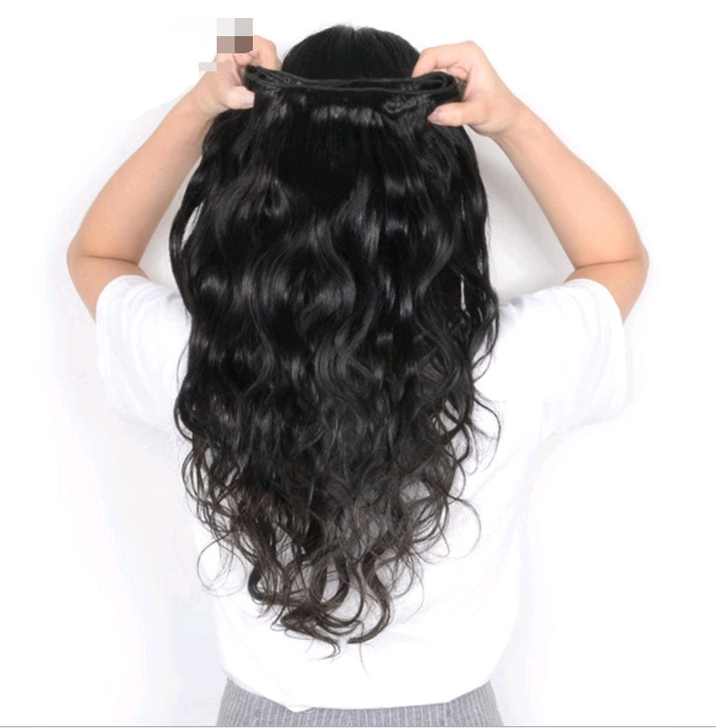 Extensión ondulada de cabello natural.