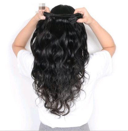 Extensión ondulada de cabello natural.